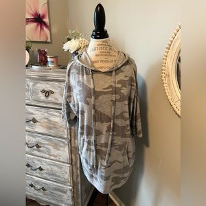 🤍 EUC Camo Lightweight Hoodie